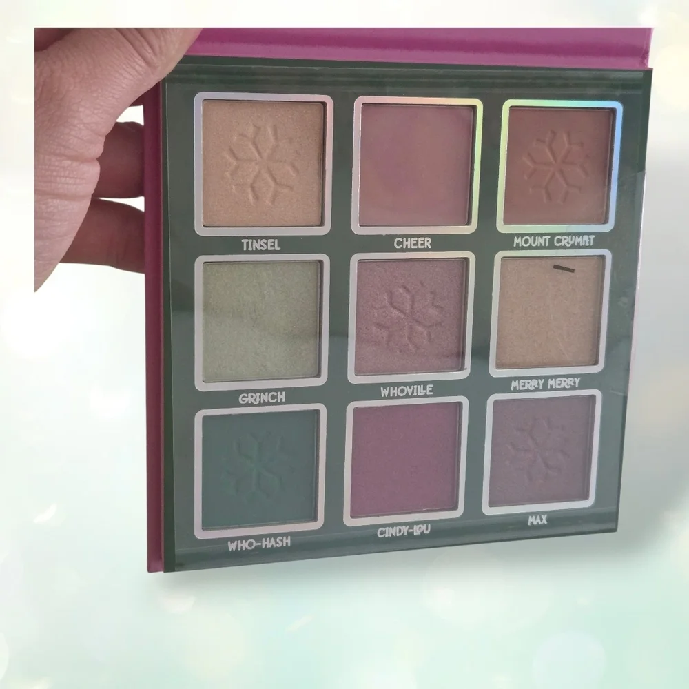 TASTE BEAUTY X DR SEUSS:THE GRINCH Eye Shadow Palette Matte And Shimmering Color